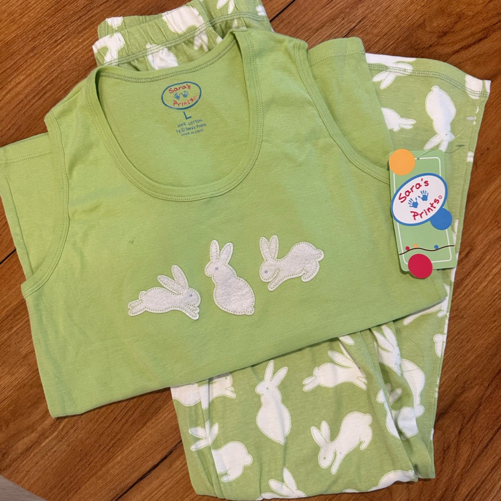 NWT Sara’s Prints Green Bunny Pajama Set - Size L